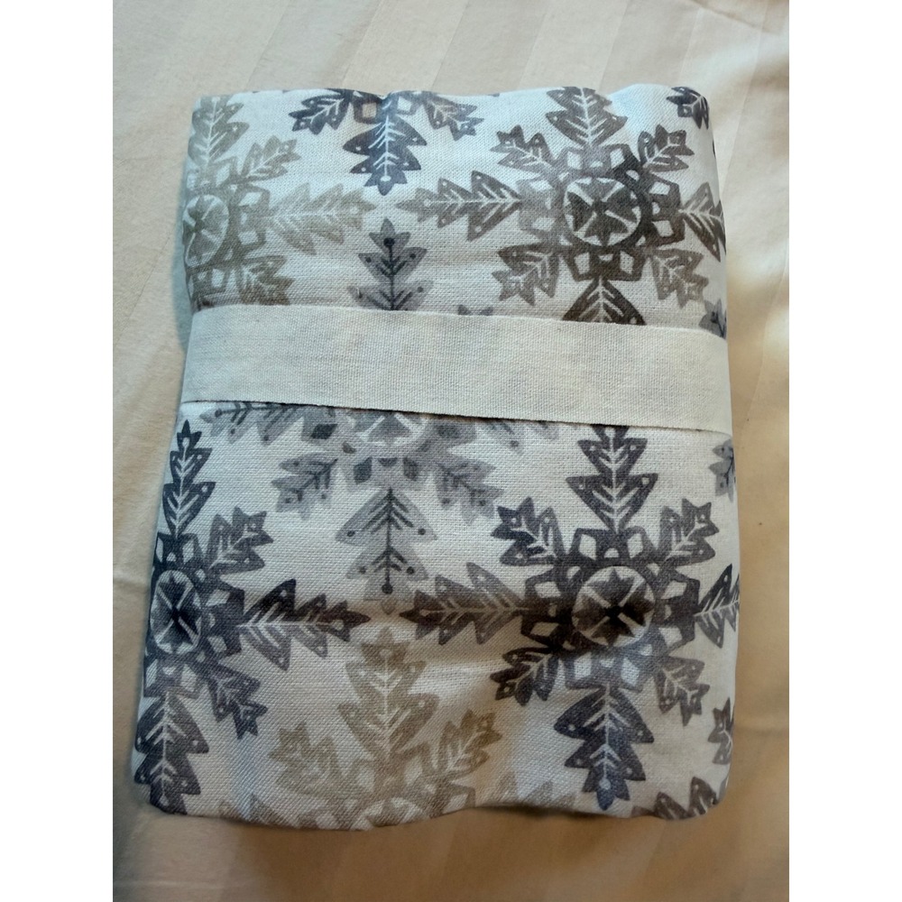 Pottery Barn Frosty Snowflake Standard Pillowcase Set of 2 Grey White 223178 - Picture 2 of 3